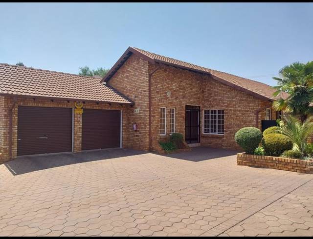3 BEDROOM TOWNHOUSE FOR SALE IN WIERDA PARK